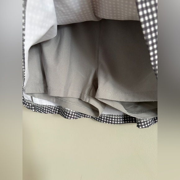 Vuori Skirt Volley Skort Womens Small Gingham Tennis Golf Built In Shorts VW3005 - Picture 3 of 8